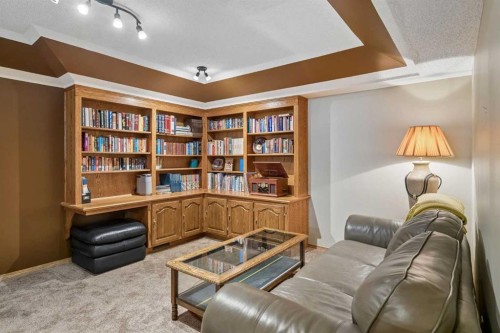 112 Oakbriar Close Sw, Calgary, AB - Indoor