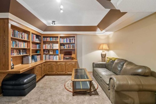 112 Oakbriar Close Sw, Calgary, AB - Indoor