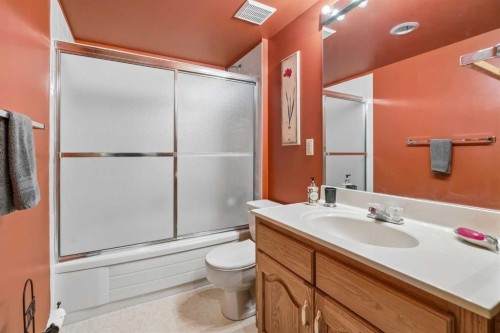 112 Oakbriar Close Sw, Calgary, AB - Indoor Photo Showing Bathroom