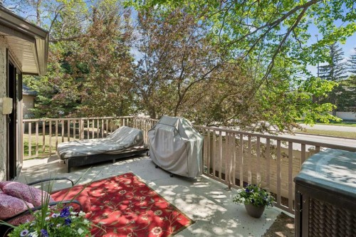 112 Oakbriar Close Sw, Calgary, AB - Outdoor