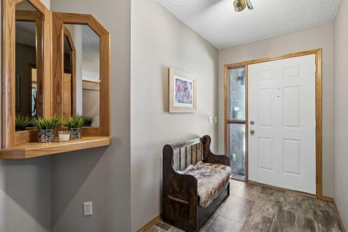 112 Oakbriar Close Sw, Calgary, AB - Indoor Photo Showing Other Room