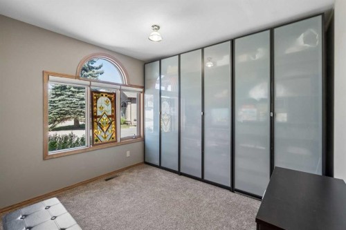112 Oakbriar Close Sw, Calgary, AB - Indoor Photo Showing Other Room