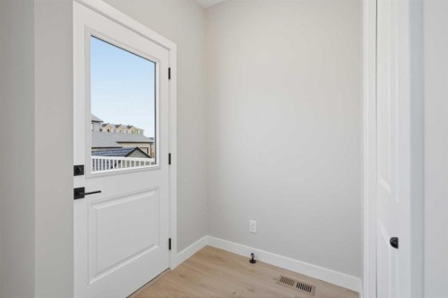 43 Belvedere Crescent Se, Calgary, AB - Indoor Photo Showing Other Room