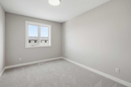 43 Belvedere Crescent Se, Calgary, AB - Indoor Photo Showing Other Room