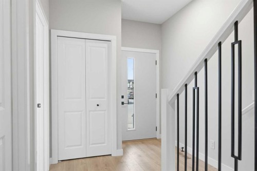 43 Belvedere Crescent Se, Calgary, AB - Indoor Photo Showing Other Room