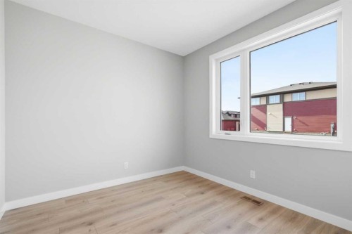 43 Belvedere Crescent Se, Calgary, AB - Indoor Photo Showing Other Room