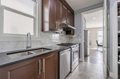 7 Waterford Heights, Chestermere, AB - Indoor Photo Showing Kitchen With Double Sink With Upgraded Kitchen
