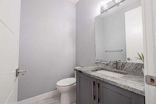 7 Waterford Heights, Chestermere, AB - Indoor Photo Showing Bathroom