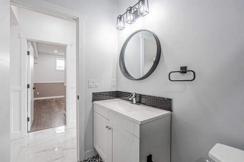 7 Waterford Heights, Chestermere, AB - Indoor Photo Showing Bathroom
