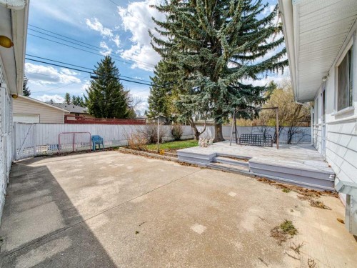 75 Wildwood Drive Sw, Calgary, AB - Outdoor