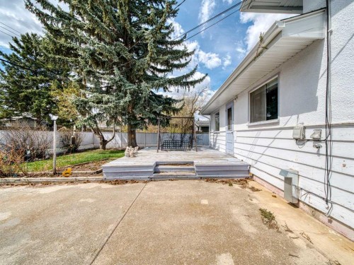 75 Wildwood Drive Sw, Calgary, AB - Outdoor