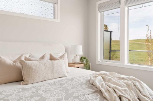 123 Crestridge Hill Sw, Calgary, AB - Indoor Photo Showing Bedroom