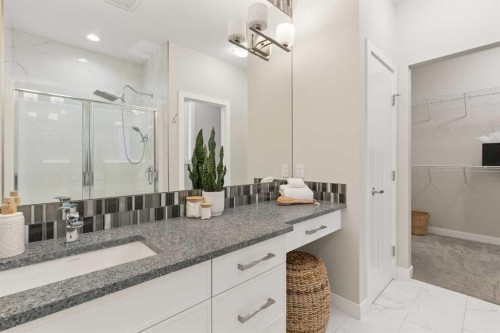 123 Crestridge Hill Sw, Calgary, AB - Indoor Photo Showing Bathroom