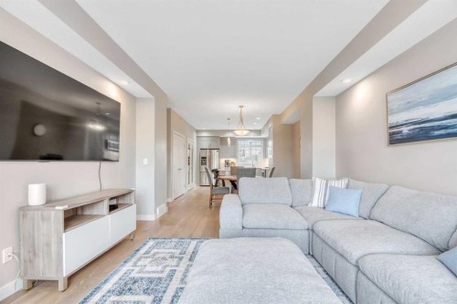 6 Quarry Gate Se, Calgary, AB - Indoor Photo Showing Living Room