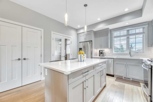 6 Quarry Gate Se, Calgary, AB - Indoor Photo Showing Kitchen With Upgraded Kitchen