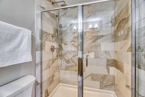 6 Quarry Gate Se, Calgary, AB - Indoor Photo Showing Bathroom