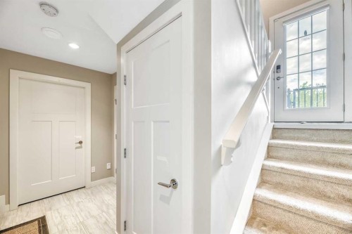 6 Quarry Gate Se, Calgary, AB - Indoor Photo Showing Other Room