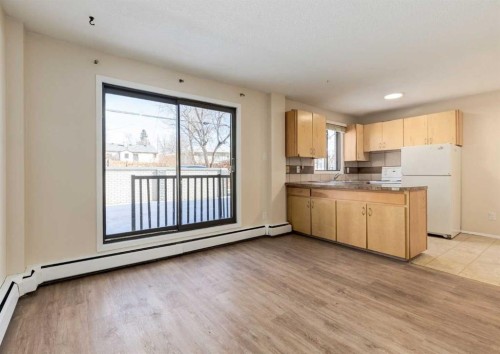 120 29 Avenue Nw, Calgary, AB - Indoor Photo Showing Kitchen