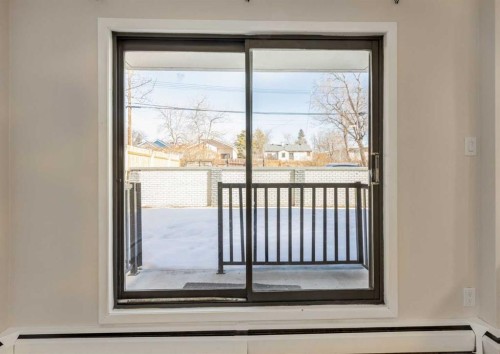 120 29 Avenue Nw, Calgary, AB - Indoor Photo Showing Other Room