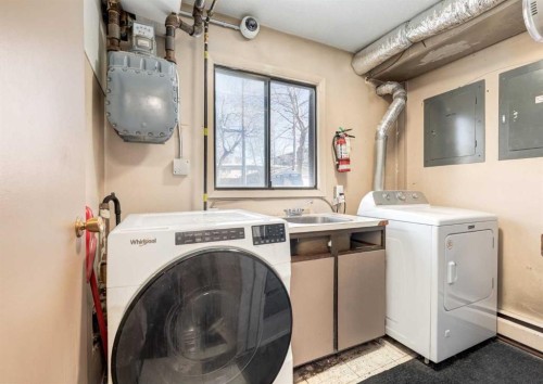 120 29 Avenue Nw, Calgary, AB - Indoor Photo Showing Laundry Room