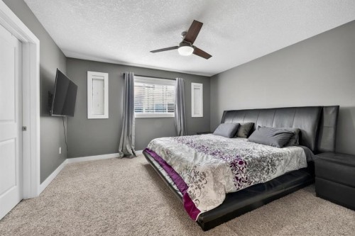 7104 36 Avenue Nw, Calgary, AB - Indoor Photo Showing Bedroom