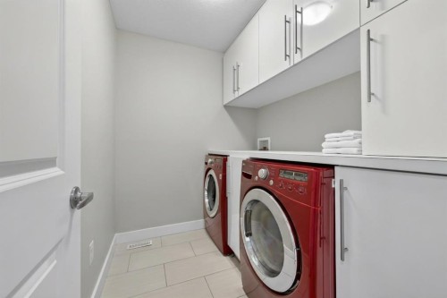 7104 36 Avenue Nw, Calgary, AB - Indoor Photo Showing Laundry Room