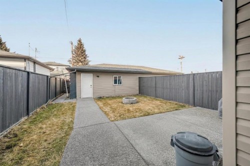 7104 36 Avenue Nw, Calgary, AB - Outdoor With Exterior