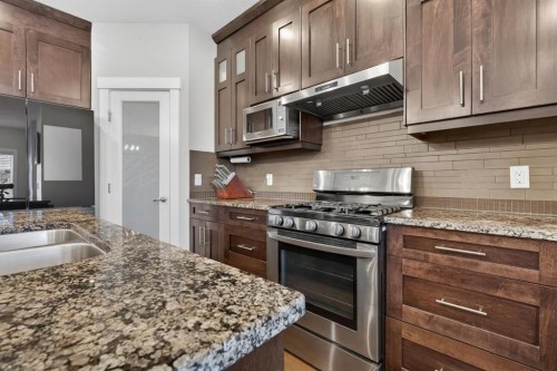 7104 36 Avenue Nw, Calgary, AB - Indoor Photo Showing Kitchen With Double Sink With Upgraded Kitchen