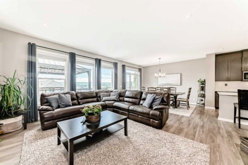 59 Heritage Heights, Cochrane, AB - Indoor Photo Showing Living Room