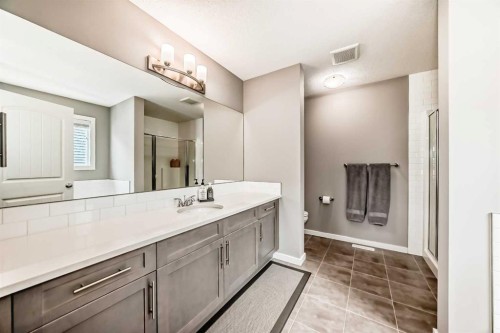 59 Heritage Heights, Cochrane, AB - Indoor Photo Showing Bathroom