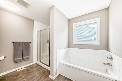 59 Heritage Heights, Cochrane, AB - Indoor Photo Showing Bathroom
