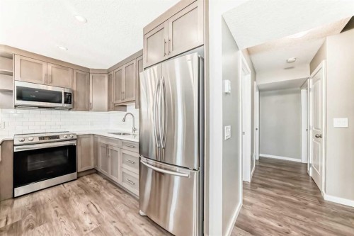 59 Heritage Heights, Cochrane, AB - Indoor Photo Showing Kitchen With Upgraded Kitchen