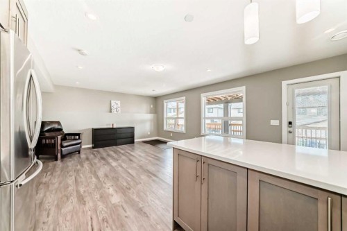 59 Heritage Heights, Cochrane, AB - Indoor Photo Showing Kitchen