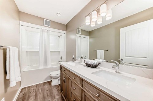59 Heritage Heights, Cochrane, AB - Indoor Photo Showing Bathroom