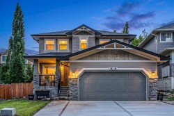 66 Crestmont Drive SW Calgary, AB T3B 5X7