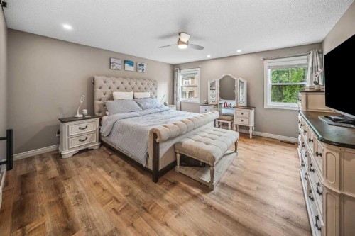 66 Crestmont Drive Sw, Calgary, AB 