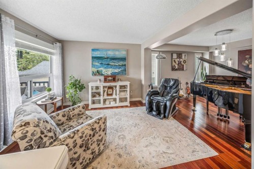 66 Crestmont Drive Sw, Calgary, AB 