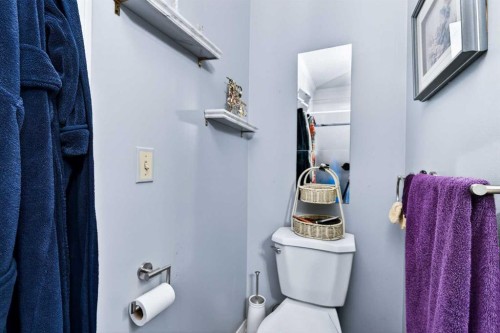 159 Fresno Place Ne, Calgary, AB - Indoor Photo Showing Bathroom