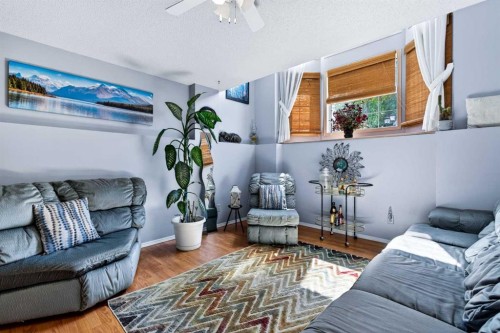 159 Fresno Place Ne, Calgary, AB - Indoor Photo Showing Living Room