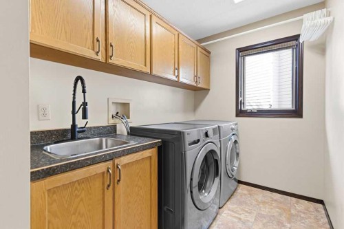 42 Evergreen Terrace Sw, Calgary, AB - Indoor Photo Showing Laundry Room