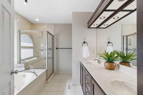 42 Evergreen Terrace Sw, Calgary, AB - Indoor Photo Showing Bathroom