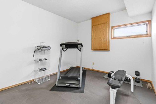 42 Evergreen Terrace Sw, Calgary, AB - Indoor Photo Showing Gym Room