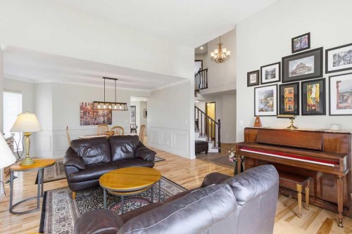 42 Evergreen Terrace Sw, Calgary, AB - Indoor Photo Showing Living Room
