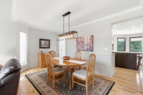 42 Evergreen Terrace Sw, Calgary, AB - Indoor Photo Showing Dining Room