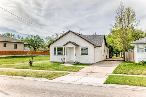 367 47 Avenue West, Claresholm, AB - Outdoor