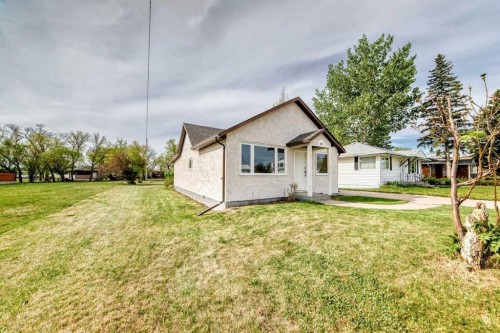 367 47 Avenue West, Claresholm, AB - Outdoor