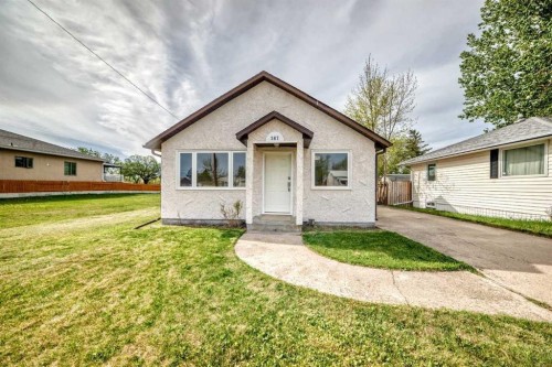 367 47 Avenue West, Claresholm, AB - Outdoor