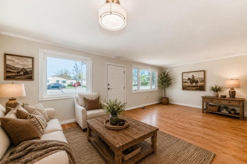 367 47 Avenue West, Claresholm, AB - Indoor Photo Showing Living Room