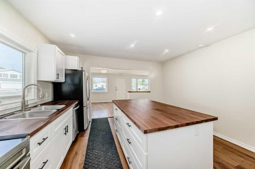 367 47 Avenue West, Claresholm, AB - Indoor Photo Showing Kitchen With Double Sink