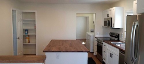 367 47 Avenue West, Claresholm, AB - Indoor Photo Showing Kitchen
